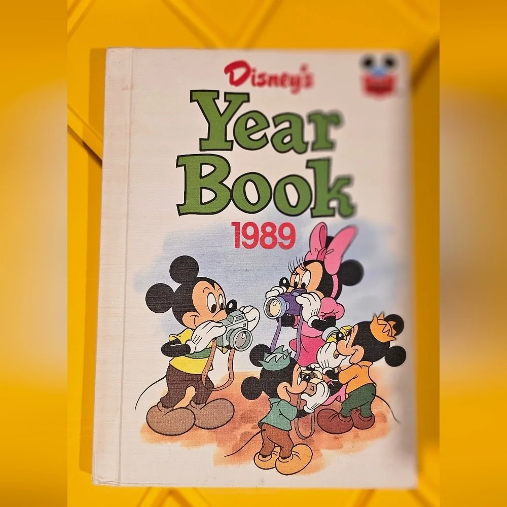 Disney Year Book 1989 Illustrated Book with Black and White Text